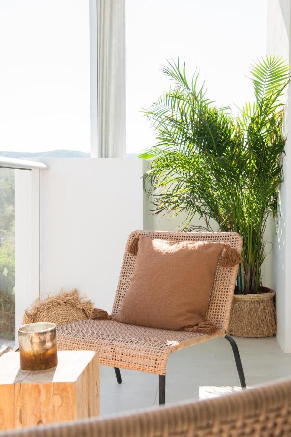 The Olive Boutique Suites & Spa Cala Llonga  Bagian luar foto
