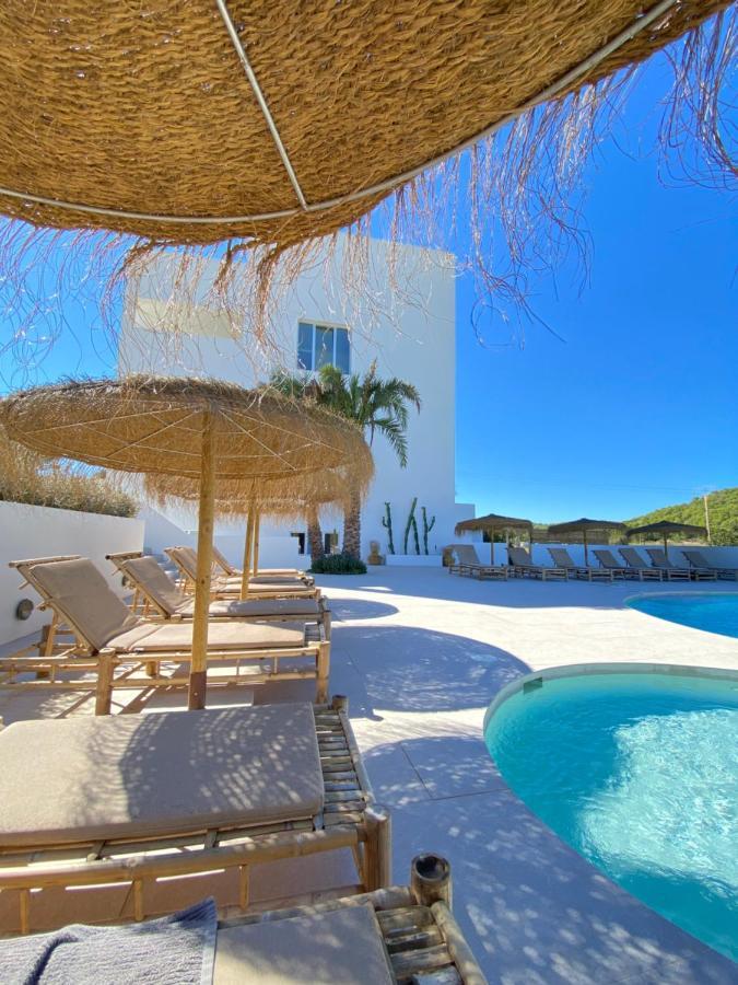 The Olive Boutique Suites & Spa Cala Llonga  Bagian luar foto