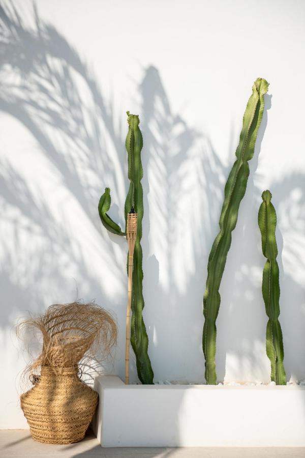 The Olive Boutique Suites & Spa Cala Llonga  Bagian luar foto